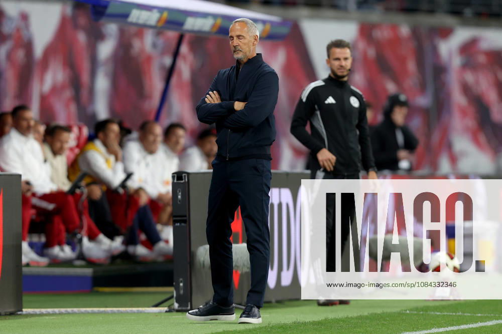 Fussball 1.Bundesliga, RB Leipzig - Eintracht Frankfurt v.l. Trainer Adolf Adi Hütter (Eintracht Frankfurt) Enttäuscht, traurig, frustriert, ratlos, Leipzig