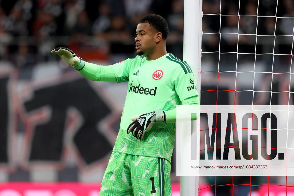 Fussball 1.Bundesliga, RB Leipzig - Eintracht Frankfurt v.l. Noah Atubolu (Eintracht Frankfurt) Leipzig