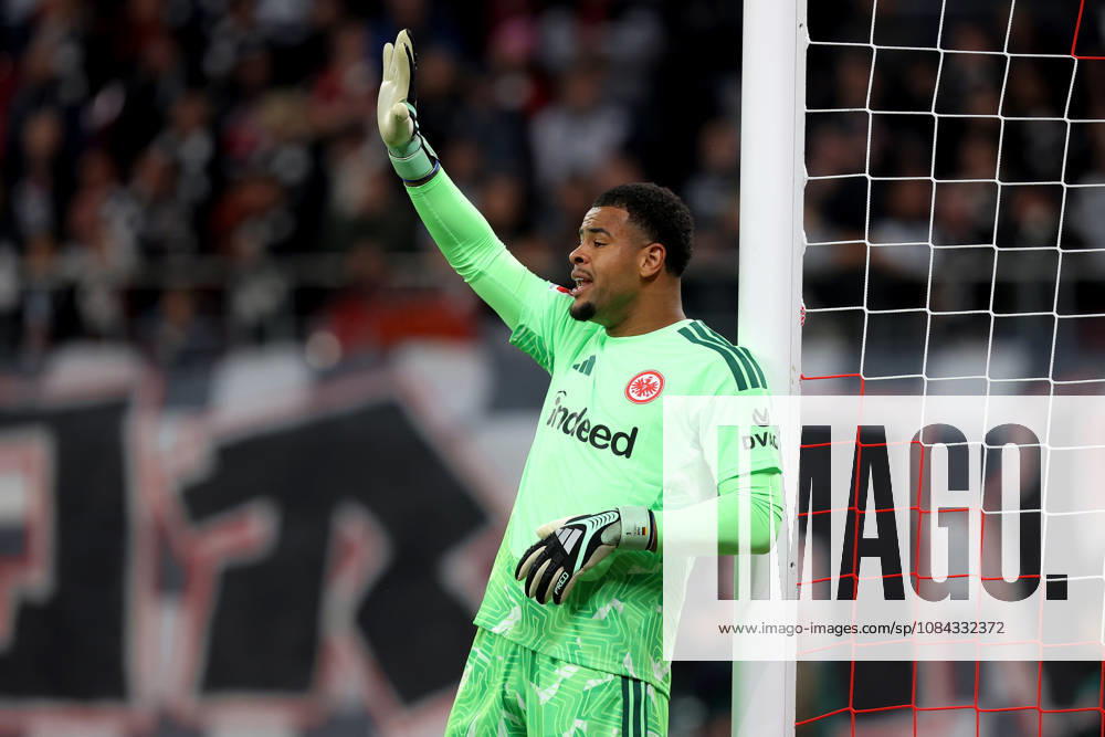 Fussball 1.Bundesliga, RB Leipzig - Eintracht Frankfurt v.l. Noah Atubolu (Eintracht Frankfurt) Leipzig