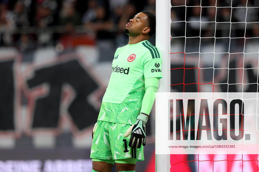 Fussball 1.Bundesliga, RB Leipzig - Eintracht Frankfurt v.l. Noah Atubolu (Eintracht Frankfurt) Enttäuscht, traurig, frustriert, ratlos, Leipzig