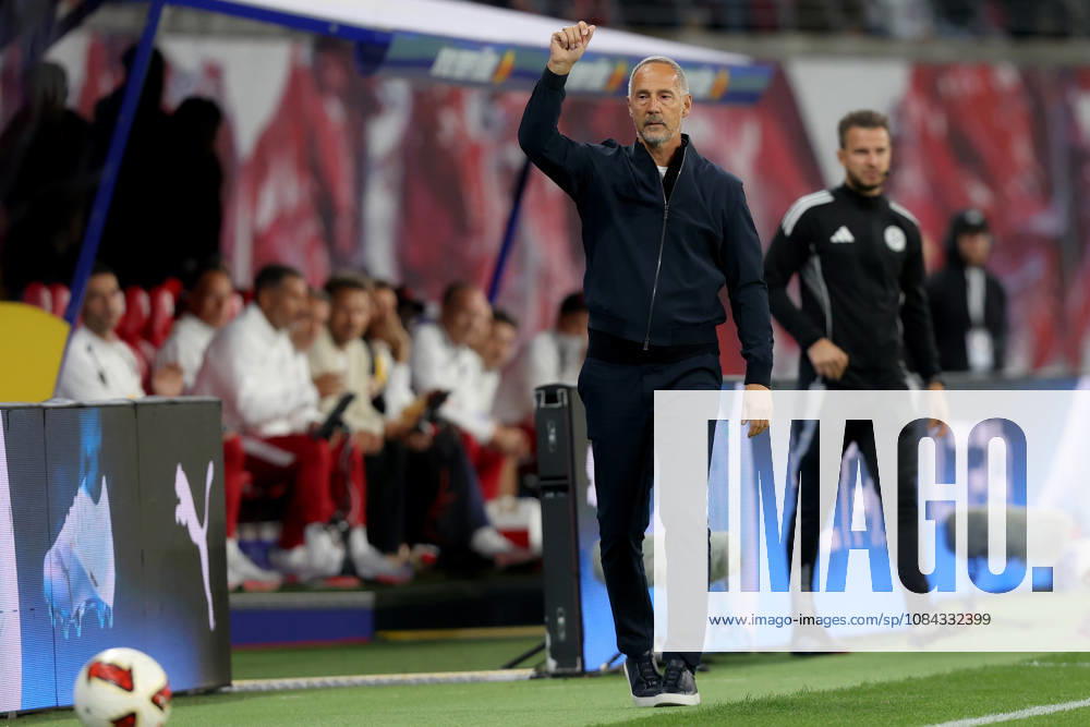Fussball 1.Bundesliga, RB Leipzig - Eintracht Frankfurt v.l. Trainer Adolf Adi Hütter (Eintracht Frankfurt) Leipzig