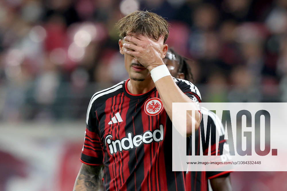 Fussball 1.Bundesliga, RB Leipzig - Eintracht Frankfurt v.l. Robin Koch (Eintracht Frankfurt) Enttäuscht, traurig, frustriert, ratlos, Leipzig