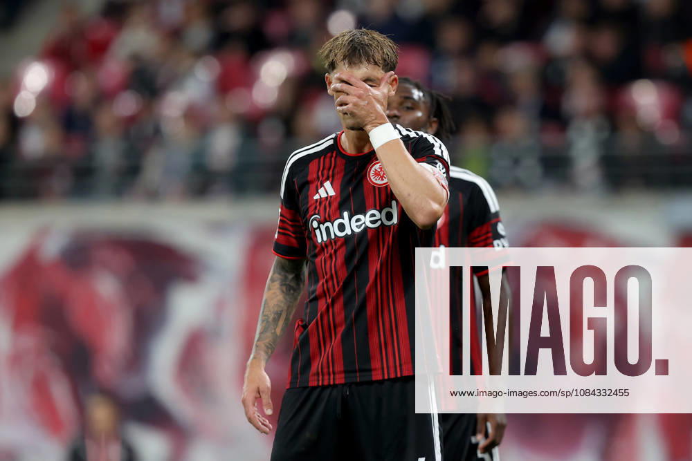 Fussball 1.Bundesliga, RB Leipzig - Eintracht Frankfurt v.l. Robin Koch (Eintracht Frankfurt) Enttäuscht, traurig, frustriert, ratlos, Leipzig