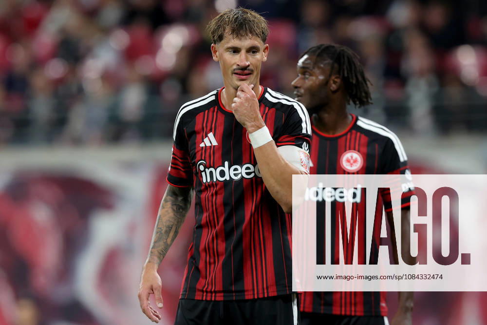 Fussball 1.Bundesliga, RB Leipzig - Eintracht Frankfurt v.l. Robin Koch (Eintracht Frankfurt) Enttäuscht, traurig, frustriert, ratlos, Leipzig