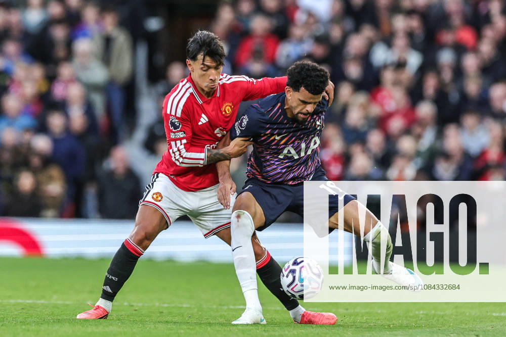 Premier League: Manchester United, ManU v Tottenham Hotspur Lisandro Martinez of Manchester United and Dominic Solanke of Tottenham Hotspur battle for the ball during the Premier League match Manchester United vs Tottenham Hotspur at Old Trafford, Manchester, United Kingdom on 10 October 2026 (Photo by Mark Cosgrove News Images) Manchester Old Trafford Greater Manchester United Kingdom