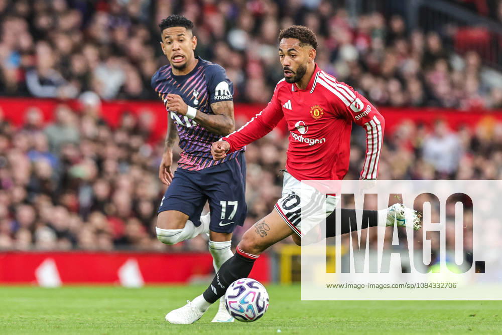 Premier League: Manchester United, ManU v Tottenham Hotspur Matheus Cunha of Manchester United breaks with the ball during the Premier League match Manchester United vs Tottenham Hotspur at Old Trafford, Manchester, United Kingdom on 10 October 2026 (Photo by Mark Cosgrove News Images) Manchester Old Trafford Greater Manchester United Kingdom