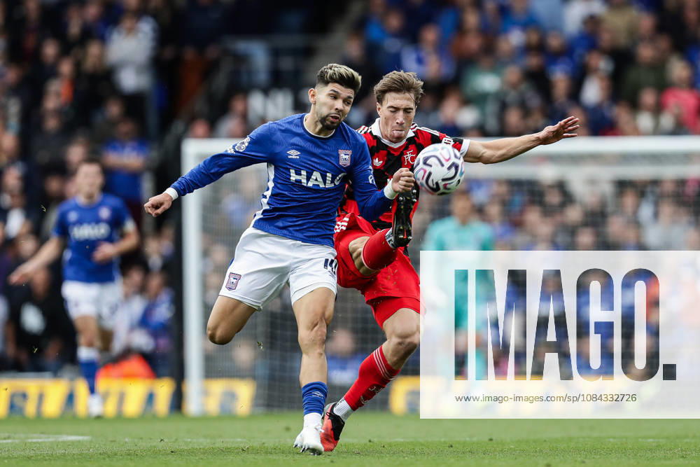 10th October 2026; Portman Road, Ipswich, Suffolk, England; Premier League Football, Ipswich Town versus Fulham; Tom Cairney of Fulham and David Affengruber of Fulham compete for the ball AndyxSkinner