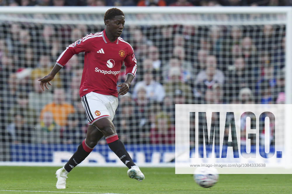 Manchester United, ManU v Tottenham Hotspur, Premier League Kobbie Mainoo of Manchester United passes the ball during the Manchester United v Tottenham Hotspur Premier League match at Old Trafford, Manchester, England on 10 October 2026 Credit: Steve Flynn Every Second Media Editorial use only. All images are copyright Every Second Media Limited. No images may be reproduced without prior permission. All rights reserved. Premier League and Football League images are subject to licensing agreements with Football DataCo Limited. see https: www.football-dataco.com