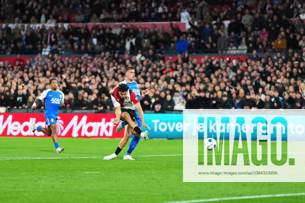 Eredivisie: Feyenoord Rotterdam v AZ Alkmaar Rotterdam - Elijah Dijkstra of AZ Alkmaar, Ignacio Ferri Julià , Wouter Goes of AZ Alkmaar during the eight competition round of the 2026 2027 Eredivisie season. The match is set between Feyenoord Rotterdam and AZ Alkmaar at Stadion Feijenoord on 10 October 2026 in Rotterdam, Netherlands.