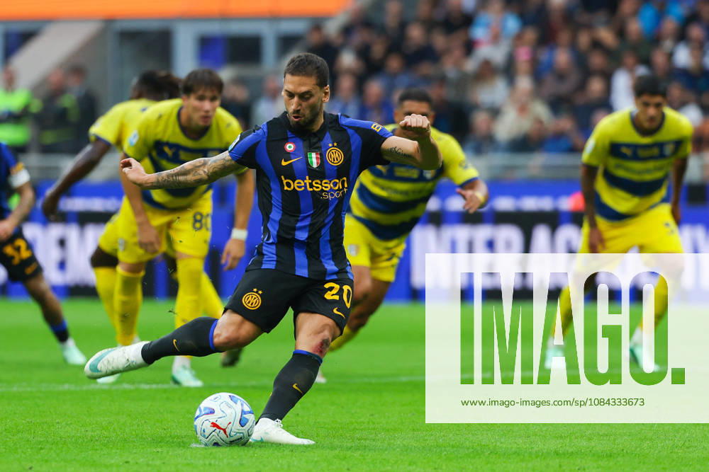SOCCER - Serie A - Inter - FC Internazionale vs. Parma Calcio Photo by IPA ABACAPRESS.COM89510634 - Hakan Calhanoglu of FC Internazionale scores a penalty during the 2026 27 Serie A Enilive soccer match between FC Internazionale and Parma Calcio 1913. Milan Italy