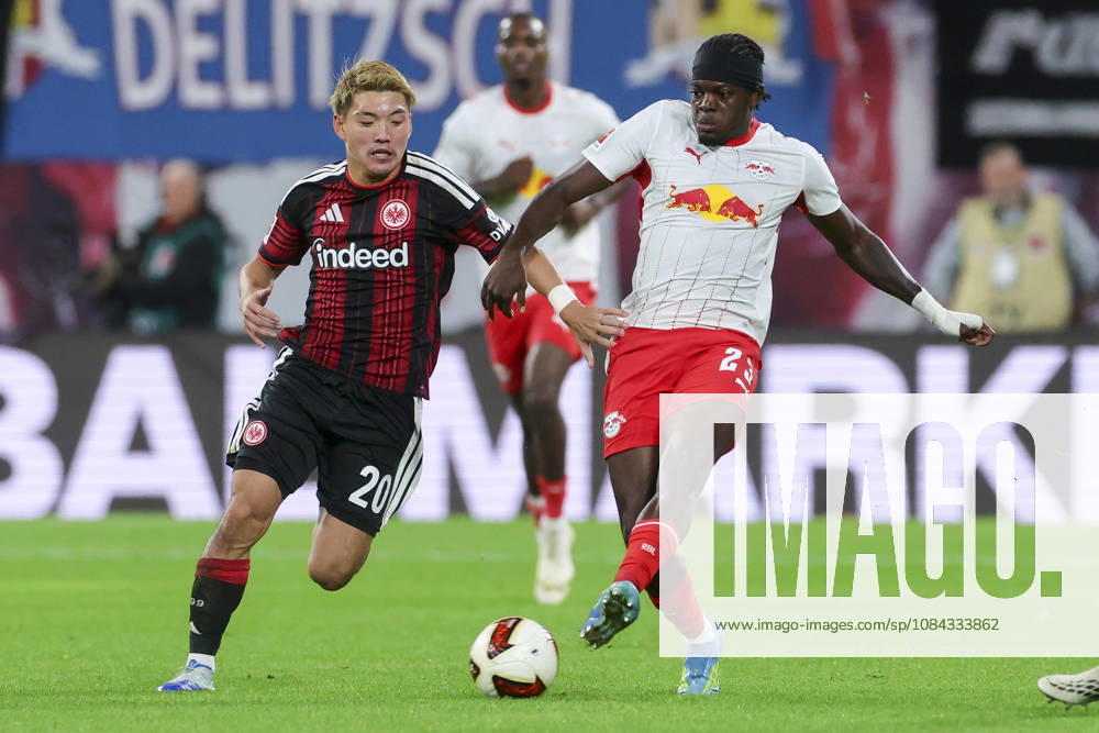 Ritsu Doan (Eintracht Frankfurt) und Castello Lukeba (RB Leipzig) kaempfen um den Ball waehrend des spiels der 1. Bundesliga zwischen RB Leipzig und Eintracht Frankfurt, Red Bull Arena am 10. October 2026 in Leipzig, Deutschland. (Foto von Marco Steinbrenner DeFodi Images) +++ Ritsu Doan (Eintracht Frankfurt) und Castello Lukeba (RB Leipzig) battle for the ball during the Bundesliga match between RB Leipzig and Eintracht Frankfurt at Red Bull Arena on October 10, 2026 in Leipzig, Germany. (Photo by Marco Steinbrenner DeFodi Images) DFB DFL REGULATIONS PROHIBIT ANY USE OF PHOTOGRAPHS AS IMAGE SEQUENCES AND OR QUASI-VIDEO. (Photo by Marco Steinbrenner DeFodi Images) -