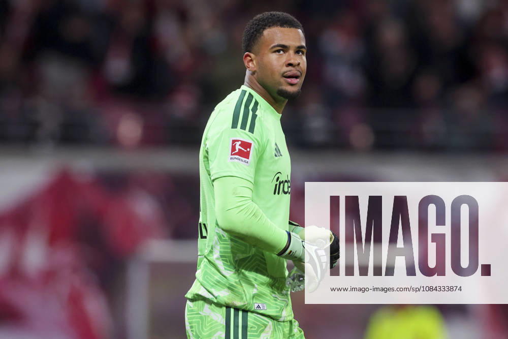 Torhueter Noah Atubolu (Eintracht Frankfurt) schaut enttaeuscht waehrend des spiels der 1. Bundesliga zwischen RB Leipzig und Eintracht Frankfurt, Red Bull Arena am 10. October 2026 in Leipzig, Deutschland. (Foto von Marco Steinbrenner DeFodi Images) +++ Torhueter Noah Atubolu (Eintracht Frankfurt) looks dejected during the Bundesliga match between RB Leipzig and Eintracht Frankfurt at Red Bull Arena on October 10, 2026 in Leipzig, Germany. (Photo by Marco Steinbrenner DeFodi Images) DFB DFL REGULATIONS PROHIBIT ANY USE OF PHOTOGRAPHS AS IMAGE SEQUENCES AND OR QUASI-VIDEO. (Photo by Marco Steinbrenner DeFodi Images) -