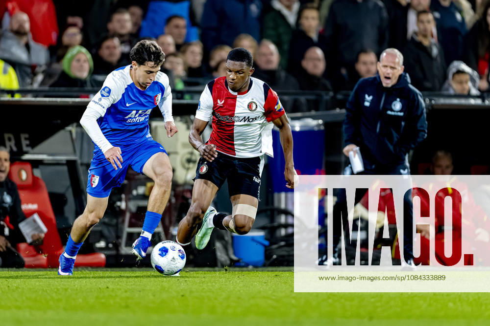 ROTTERDAM - AZ Alkmaar defender Mateo Chavez, SC Feyenoord Rotterdam defender Givairo Read during the Vriendenloterij Eredivisie match between Feyenoord and AZ in De Kuip on 10 October 2026 in Rotterdam, Nederland. (Photo by DeFodi Images) -