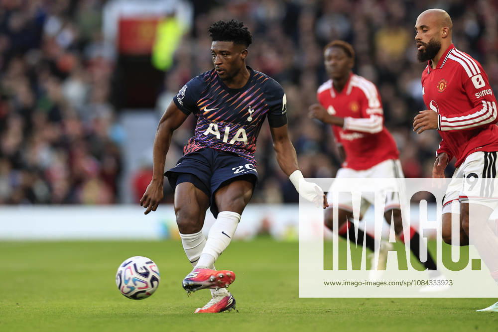 Manchester United, ManU v Tottenham Hotspur, Premier League Mohammed Kudus (20) of Tottenham Hotspur passes the ball during the Premier League match between Manchester United and Tottenham Hotspur at Old Trafford, Manchester, UK on 10 October 2026. Manchester Old Trafford Greater Manchester UK Editorial use only DataCo restrictions apply See www.football-dataco.com ,