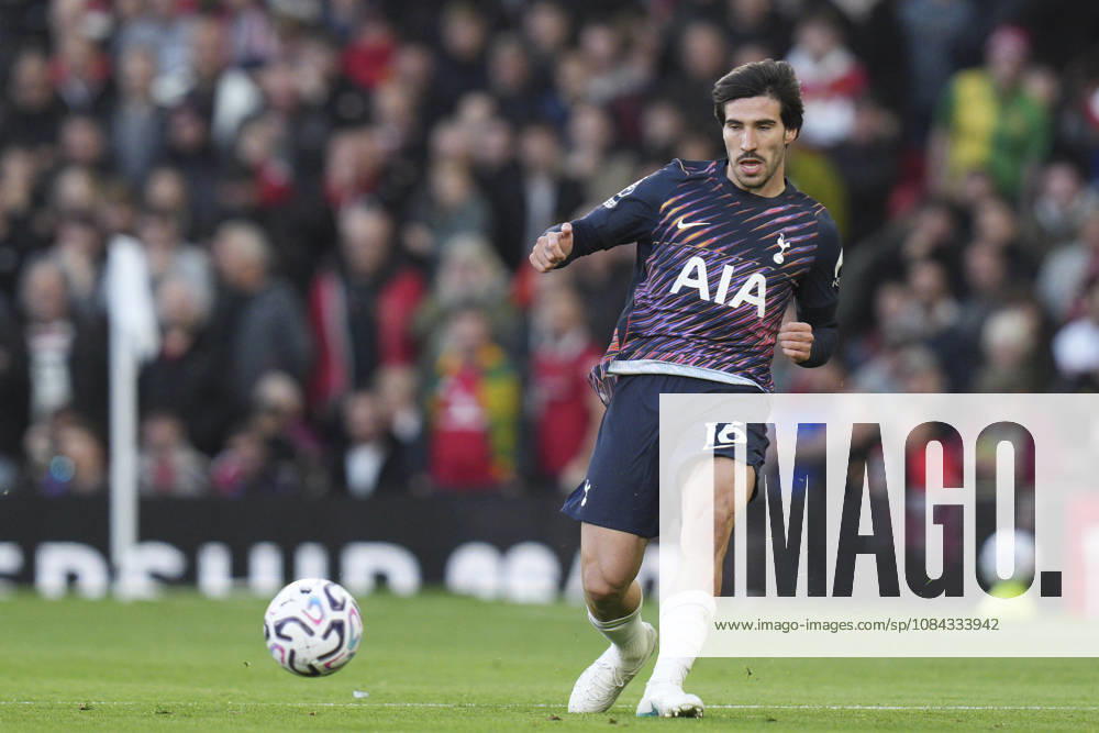 Manchester United, ManU v Tottenham Hotspur, Premier League Sandro Tonali of Tottenham Hotspur passes the ball during the Manchester United v Tottenham Hotspur Premier League match at Old Trafford, Manchester, England on 10 October 2026 Credit: Steve Flynn Every Second Media Editorial use only. All images are copyright Every Second Media Limited. No images may be reproduced without prior permission. All rights reserved. Premier League and Football League images are subject to licensing agreements with Football DataCo Limited. see https: www.football-dataco.com