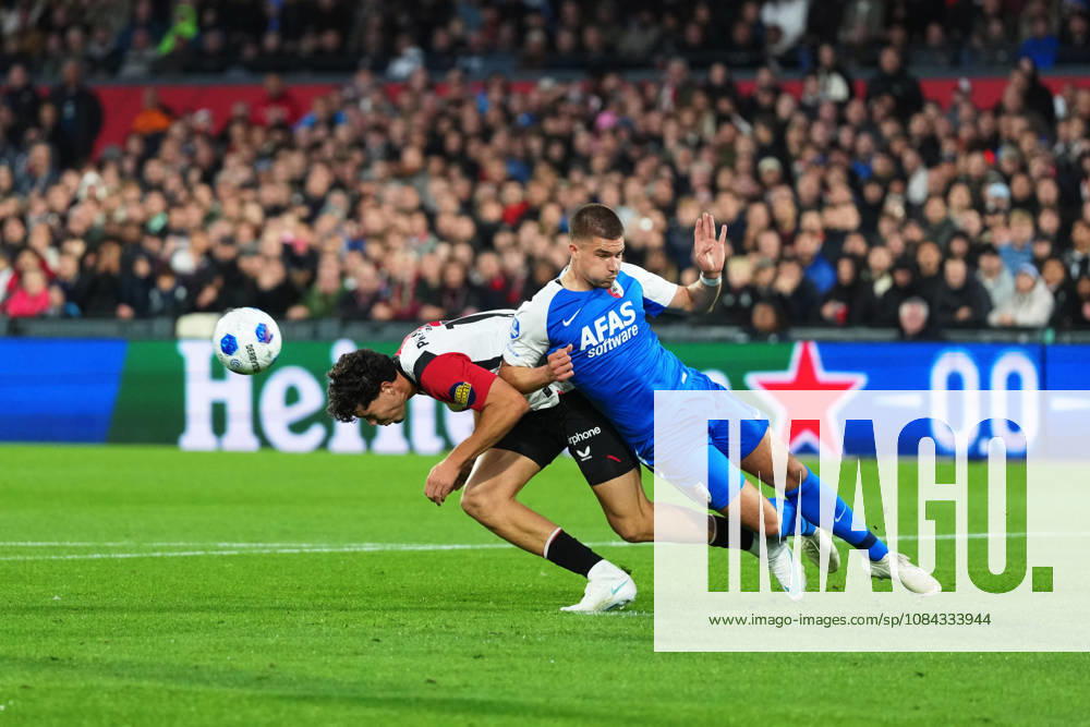 Eredivisie: Feyenoord Rotterdam v AZ Alkmaar Rotterdam - Javier Lopez Carballo, Wouter Goes of AZ Alkmaar during the eight competition round of the 2026 2027 Eredivisie season. The match is set between Feyenoord Rotterdam and AZ Alkmaar at Stadion Feijenoord on 10 October 2026 in Rotterdam, Netherlands.