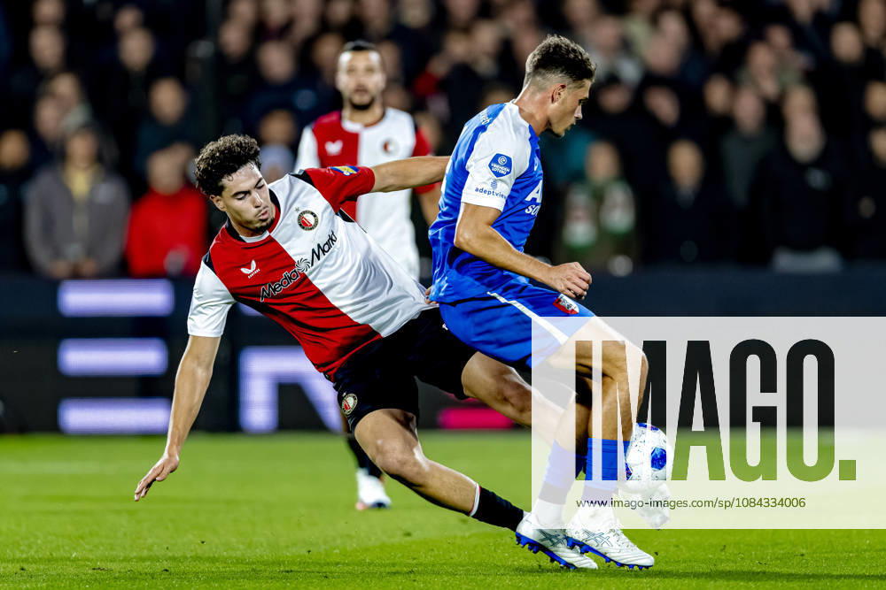 ROTTERDAM - AZ Alkmaar defender Lewis Schouten, SC Feyenoord Rotterdam forward Nacho Ferri during the Vriendenloterij Eredivisie match between Feyenoord and AZ at De Kuip on 10 oktober 2026 in Rotterdam, Nederland. (Photo by DeFodi Images) -