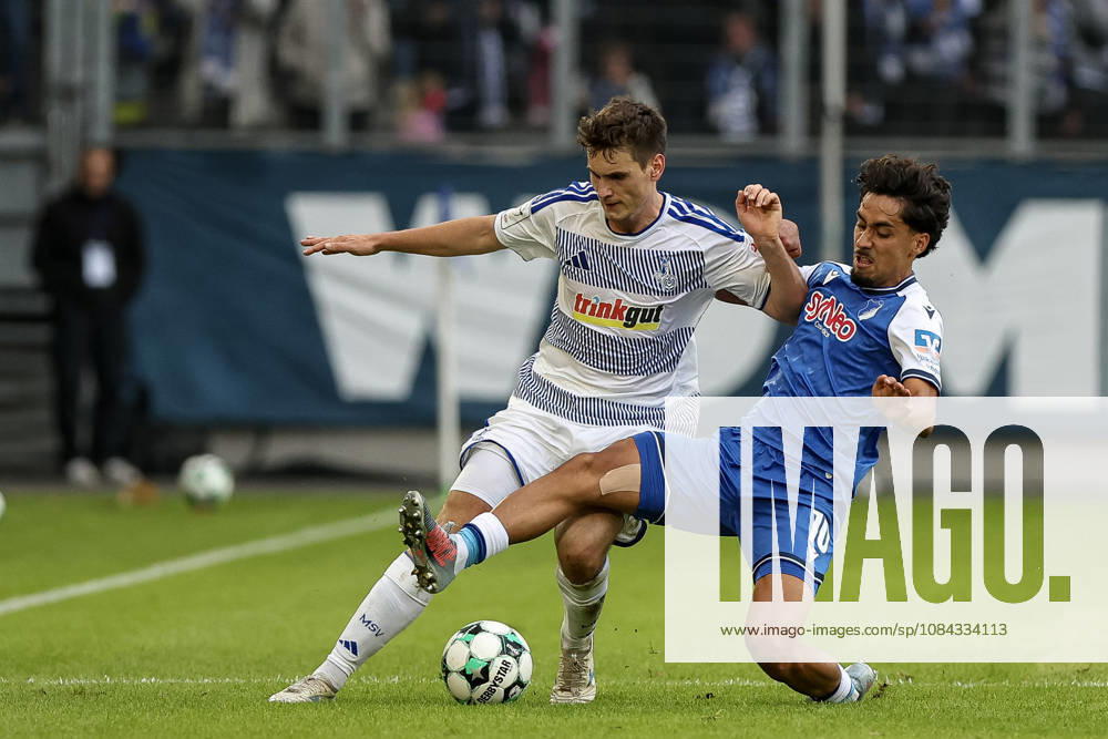 GER, Fussball, Herren, 3. Liga, Saison 2026 2027, MSV Duisburg - TSG Hoffenheim II Martin Ens (Duisburg) und Muhammed Yasin Batuhan Zor (TSG II) im Kampf um den Ball Duisburg schauinsland-reisen-Arena Nordrhein-Westfalen Deutschland