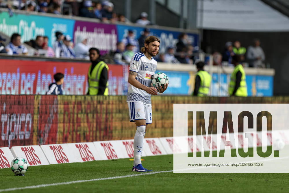 GER, Fussball, Herren, 3. Liga, Saison 2026 2027, MSV Duisburg - TSG Hoffenheim II Joshua Bitter (Duisburg) hat den Ball in der Hand Duisburg schauinsland-reisen-Arena Nordrhein-Westfalen Deutschland