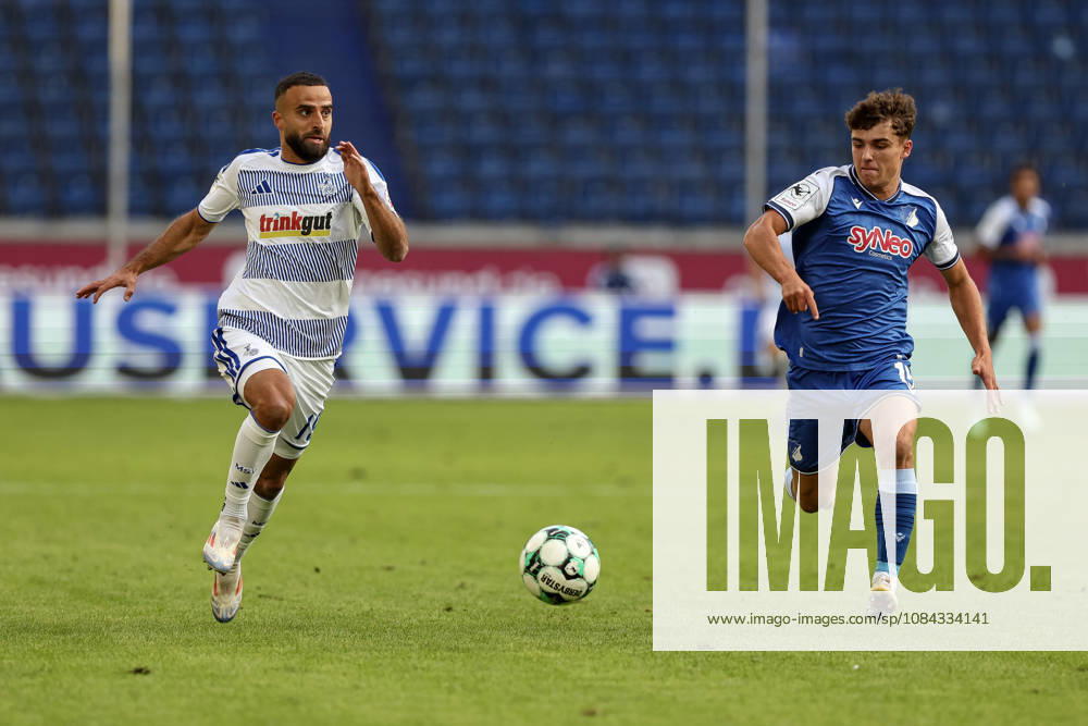 GER, Fussball, Herren, 3. Liga, Saison 2026 2027, MSV Duisburg - TSG Hoffenheim II Ramien Safi (Duisburg) und Matthew Moore (TSG II) im Kampf um den Ball Duisburg schauinsland-reisen-Arena Nordrhein-Westfalen Deutschland