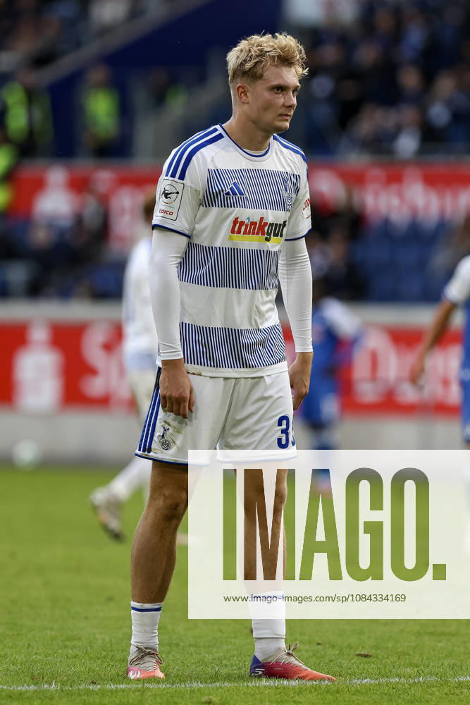 GER, Fussball, Herren, 3. Liga, Saison 2026 2027, MSV Duisburg - TSG Hoffenheim II Peter Remmert (Duisburg) schaut Duisburg schauinsland-reisen-Arena Nordrhein-Westfalen Deutschland