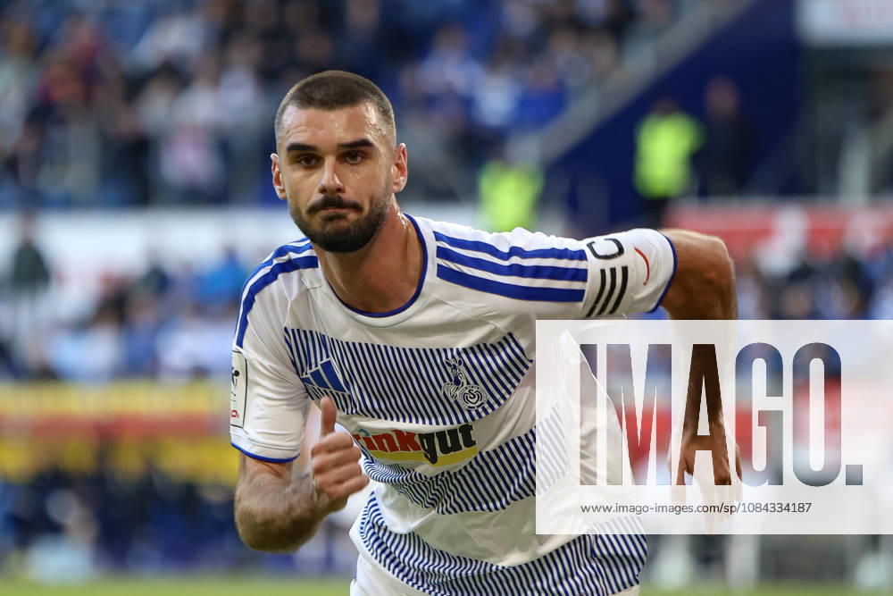 GER, Fussball, Herren, 3. Liga, Saison 2026 2027, MSV Duisburg - TSG Hoffenheim II Rasim Bulic (Duisburg) schaut Duisburg schauinsland-reisen-Arena Nordrhein-Westfalen Deutschland