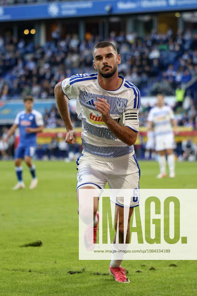 GER, Fussball, Herren, 3. Liga, Saison 2026 2027, MSV Duisburg - TSG Hoffenheim II Rasim Bulic (Duisburg) schaut Duisburg schauinsland-reisen-Arena Nordrhein-Westfalen Deutschland