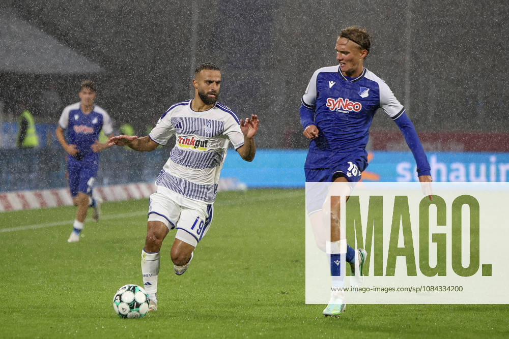 GER, Fussball, Herren, 3. Liga, Saison 2026 2027, MSV Duisburg - TSG Hoffenheim II Ramien Safi (Duisburg) und Luis Engelns (TSG II) im Kampf um den Ball Duisburg schauinsland-reisen-Arena Nordrhein-Westfalen Deutschland