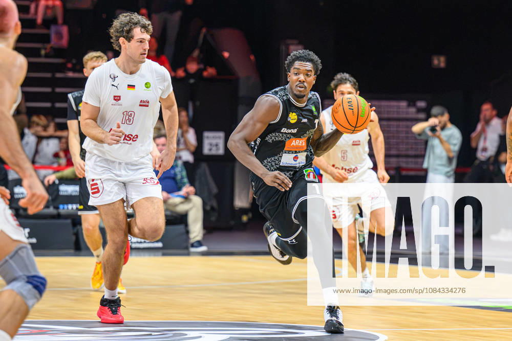 Basketball - Saison 2026 2027 - 2. Bundesliga Pro-A - 4. Spieltag: Nürnberg Falcons Basketball Club NBC - Kreisbau Kirchheim Knights - AlSch - - Daniel Helterhoff (13, Nürnberg Falcons BC NBC ) Philip Alston (1, Kreisbau Kirchheim Knights )