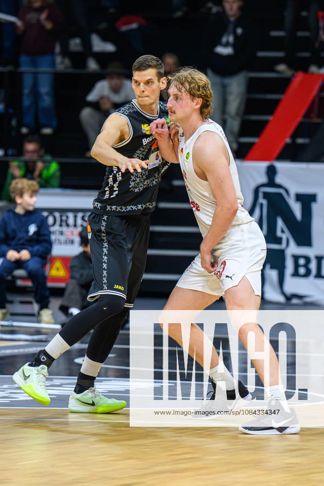 Basketball - Saison 2026 2027 - 2. Bundesliga Pro-A - 4. Spieltag: Nürnberg Falcons Basketball Club NBC - Kreisbau Kirchheim Knights - AlSch - - Christoph Philipps (5, Kreisbau Kirchheim Knights ) Nicholas Nic Welp (20, Nürnberg Falcons BC NBC )