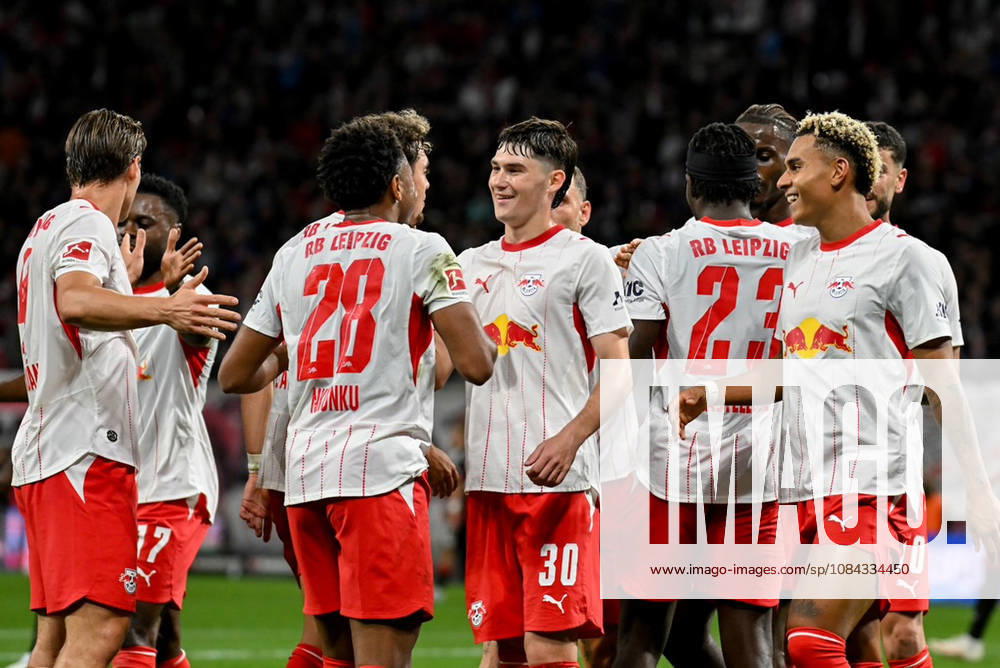 Fußball I Herren I Saison 2026-2027 I Bundesliga I 5. Spieltag I RB Leipzig - Eintracht Frankfurt I 10.10.2026 Torjubel RB Leipzig nach dem 4:0 kurz vor der Pause Leipzig Red Bull Arena Sachsen Deutschland