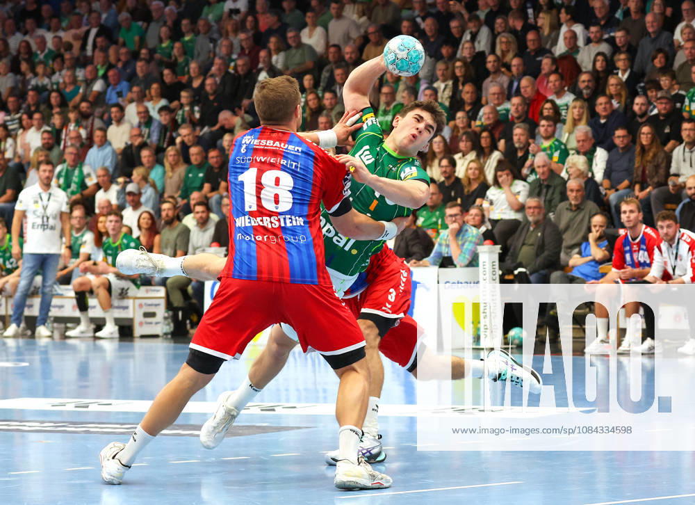 Deutschland, Göppingen, Handball Opel HBL Bundesliga, FRISCH AUF! Göppingen vs. SG BBM Bietigheim, v.l. Fabian Wiederstein (BBM), Elias Newel (FAG)