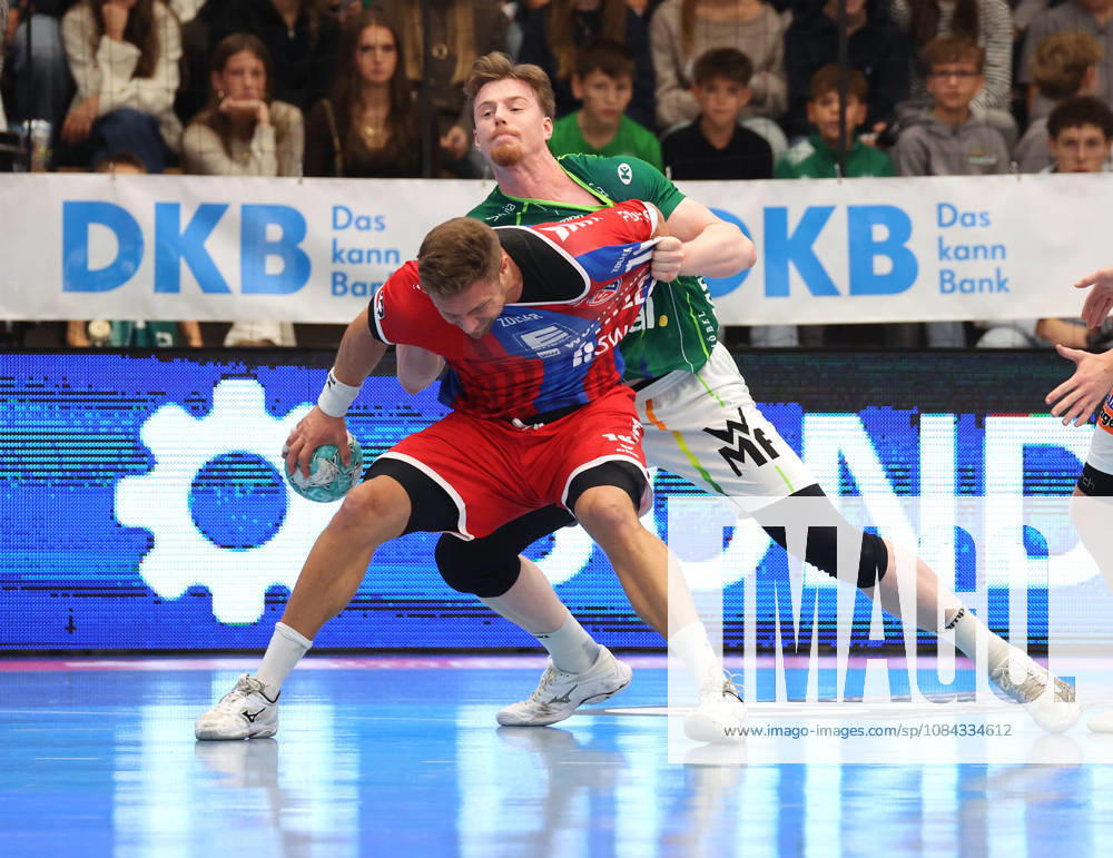 Deutschland, Göppingen, Handball Opel HBL Bundesliga, FRISCH AUF! Göppingen vs. SG BBM Bietigheim, v.l. Fabian Wiederstein (BBM), Franko Lastro (FAG)