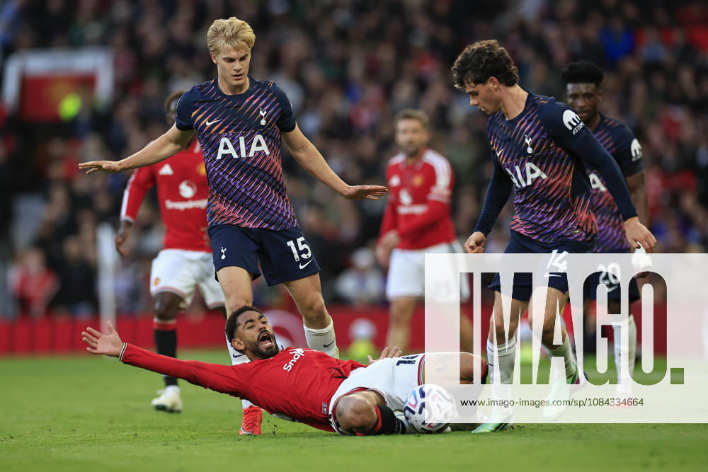Manchester United, ManU v Tottenham Hotspur, Premier League Matheus Cunha (10) of Manchester United goes down under pressure from Lucas Bergvall (15) of Tottenham Hotspur during the Premier League match between Manchester United and Tottenham Hotspur at Old Trafford, Manchester, UK on 10 October 2026. Manchester Old Trafford Greater Manchester UK Editorial use only DataCo restrictions apply See www.football-dataco.com ,