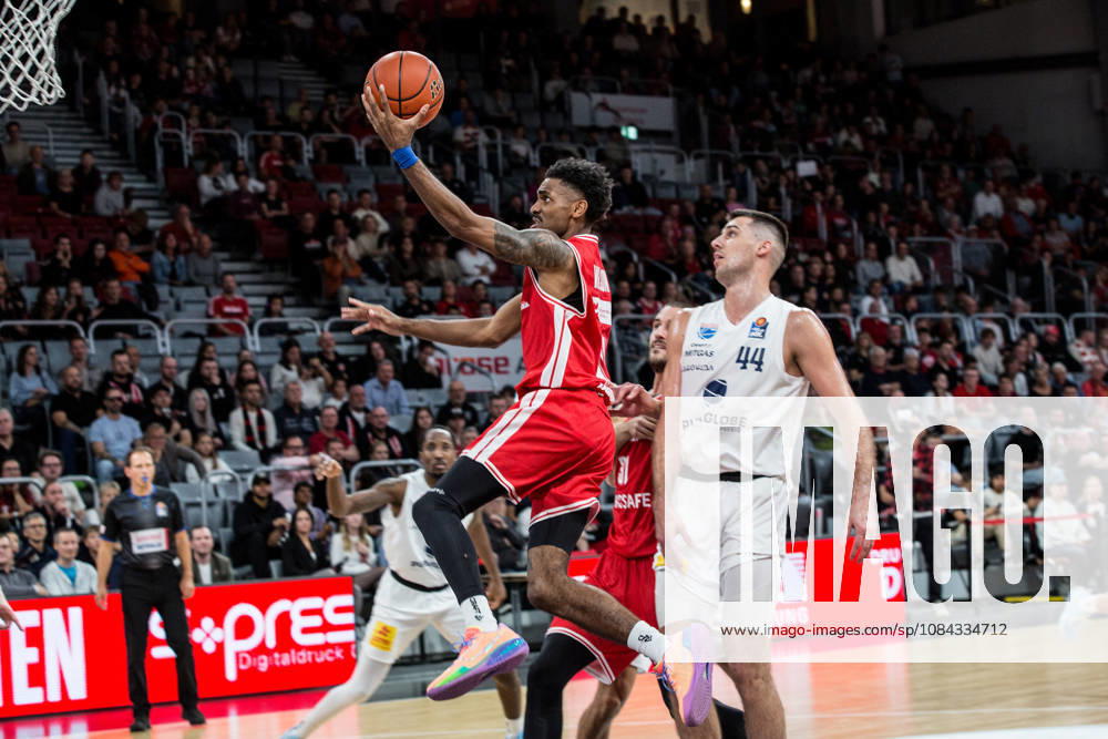 Bamberg, Deutschland 10. Oktober 2026: easyCredit BBL - 2026 2027 - 5. Spieltag - BMA365 Bamberg Baskets gegen Syntainics MBC Im Bild: Mylik Wilson (Bamberg) zieht zum Korb Brose Arena Bayern