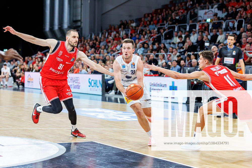 Daniel Keppeler (BMA365 Bamberg Baskets, 31), Spencer Reaves (Syntainics MBC, 31), Richard Balint (BMA365 Bamberg Baskets, 11), BMA365 Bamberg Baskets vs. Syntainics MBC, Basketball, easyCredit BBL, 5. Spieltag, 10.10.2026 BMA365 Bamberg Baskets vs. Syntainics MBC, Basketball, easyCredit BBL, 5. Spieltag, 10.10.2026 Bamberg