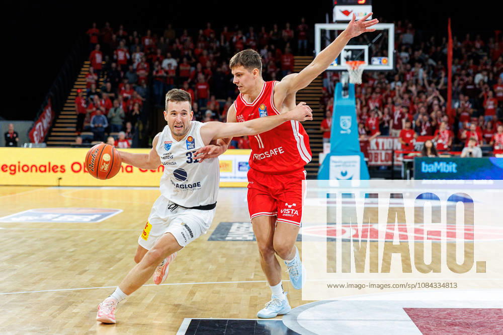 Spencer Reaves (Syntainics MBC, 31), Richard Balint (BMA365 Bamberg Baskets, 11), BMA365 Bamberg Baskets vs. Syntainics MBC, Basketball, easyCredit BBL, 5. Spieltag, 10.10.2026 BMA365 Bamberg Baskets vs. Syntainics MBC, Basketball, easyCredit BBL, 5. Spieltag, 10.10.2026 Bamberg
