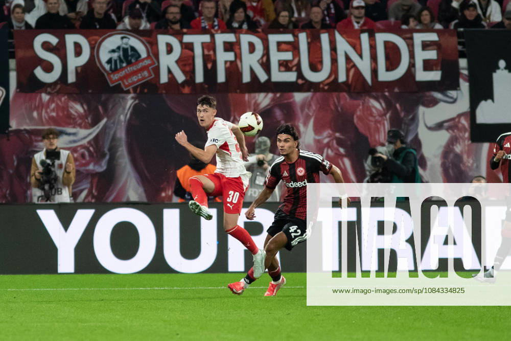 1. Fußball Bundesliga: RB Leipzig - Eintracht Frankfurt; 10.10.2026 Andrija Maksimovic (30, RB Leipzig) gegen Can Uzun (42, Eintracht Frankfurt). LEIPZIG, DEUTSCHLAND - OCTOBER 10: Bundesliga-Spiel RB Leipzig - Eintracht Frankfurt in der Red Bull Arena am 5. Spieltag der 1. Bundesliga am October 10, 2026 in Leipzig, Deutschland. DFL REGULATIONS PROHIBIT ANY USE OF PHOTOGRAPHS AS IMAGE SEQUENCES AND OR QUASI-VIDEO.