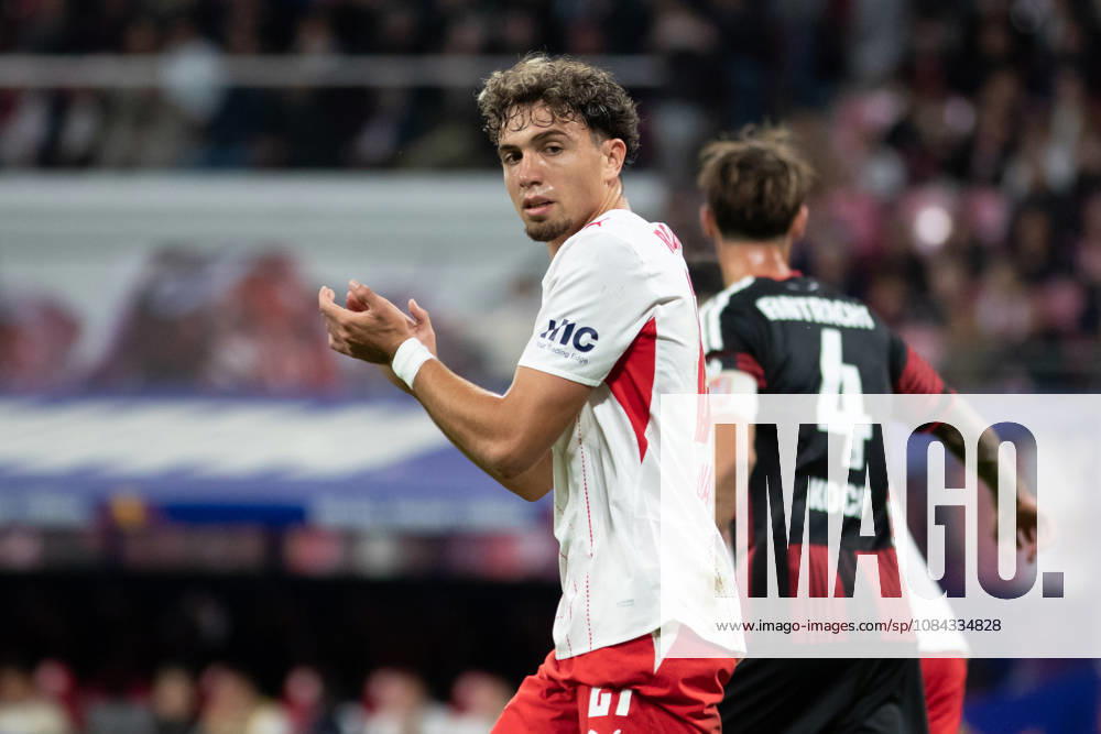 1. Fußball Bundesliga: RB Leipzig - Eintracht Frankfurt; 10.10.2026 Neil El Aynaoui (21, RB Leipzig). LEIPZIG, DEUTSCHLAND - OCTOBER 10: Bundesliga-Spiel RB Leipzig - Eintracht Frankfurt in der Red Bull Arena am 5. Spieltag der 1. Bundesliga am October 10, 2026 in Leipzig, Deutschland. DFL REGULATIONS PROHIBIT ANY USE OF PHOTOGRAPHS AS IMAGE SEQUENCES AND OR QUASI-VIDEO.