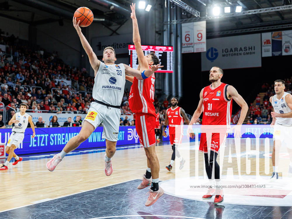 Spencer Reaves (Syntainics MBC, 31), Yuval Hochstadter (BMA365 Bamberg Baskets, 66), Daniel Keppeler (BMA365 Bamberg Baskets, 31), BMA365 Bamberg Baskets vs. Syntainics MBC, Basketball, easyCredit BBL, 5. Spieltag, 10.10.2026 BMA365 Bamberg Baskets vs. Syntainics MBC, Basketball, easyCredit BBL, 5. Spieltag, 10.10.2026 Bamberg