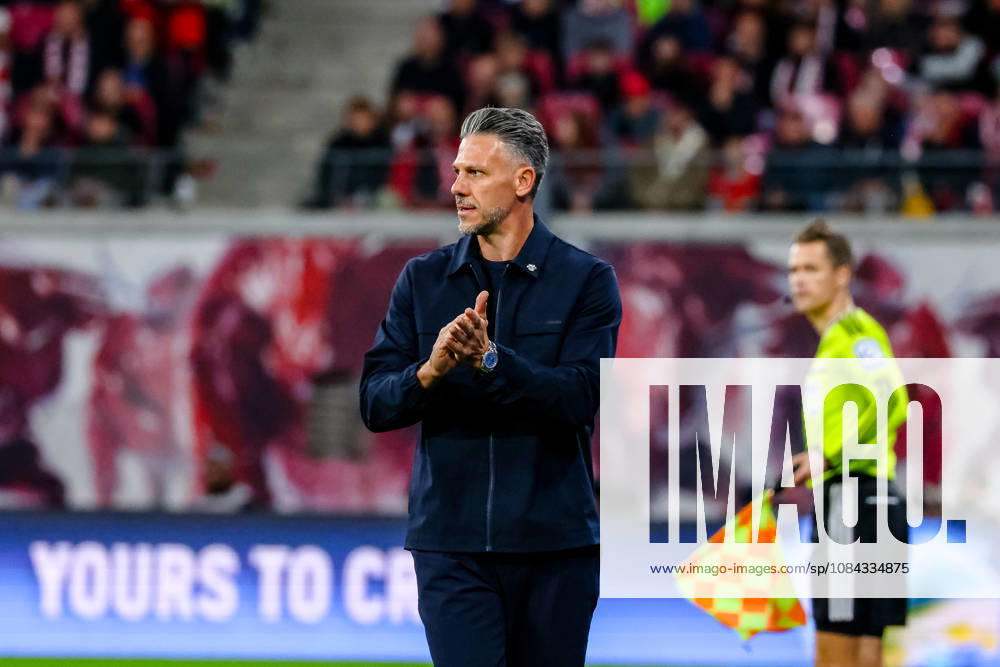 Martin Demichelis (RB Leipzig, Cheftrainer) applaudiert, GER, RB Leipzig vs. Eintracht Frankfurt, Fussball, 1. Bundesliga Herren, 5. Spieltag, Spielzeit 2026 2027, 10.10.2026 DFL regulations prohibit any use of photographs as image sequences and or quasi-video. GER, RB Leipzig vs. Eintracht Frankfurt, Fussball, 1. Bundesliga Herren, 5. Spieltag, Spielzeit 2026 2027, 10.10.2026 Leipzig