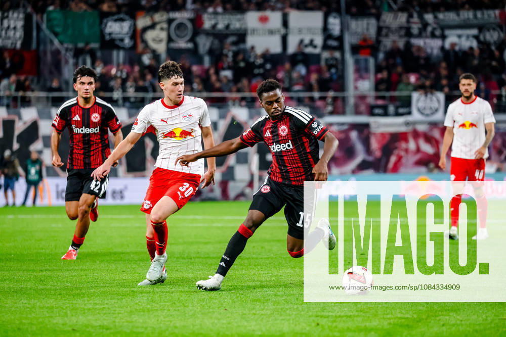 Andrija Maksimovic (RB Leipzig, 30) Zweikampf, Duell, Kampf Noel Aseko (Eintracht Frankfurt, 15) am Ball, GER, RB Leipzig vs. Eintracht Frankfurt, Fussball, 1. Bundesliga Herren, 5. Spieltag, Spielzeit 2026 2027, 10.10.2026 DFL regulations prohibit any use of photographs as image sequences and or quasi-video. GER, RB Leipzig vs. Eintracht Frankfurt, Fussball, 1. Bundesliga Herren, 5. Spieltag, Spielzeit 2026 2027, 10.10.2026 Leipzig