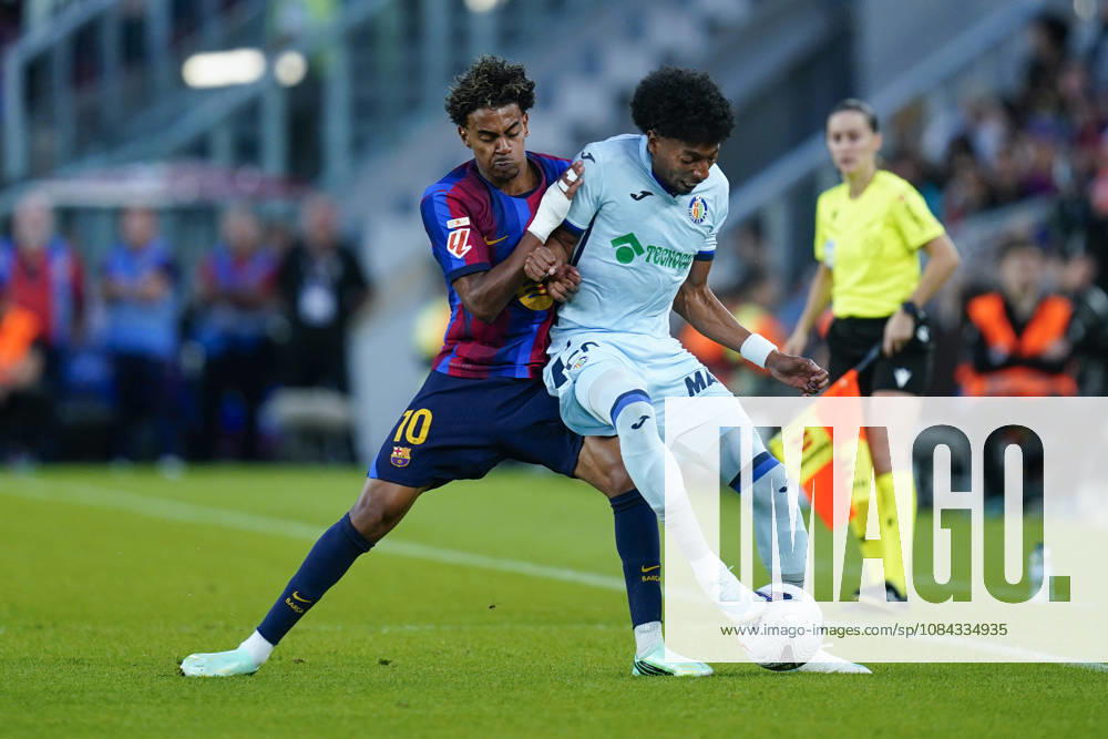 ESP: FC Barcelona, Barca - Getafe CF. La Liga EA Sports. Matchday 8. Lamine Yamal of FC Barcelona and Johan Mojica of Getafe CF during the La Liga EA Sports match between FC Barcelona and Getafe CF played at Spotify Camp Nou Stadium on 10 Oct 2026 in Barcelona, Spain. kpng