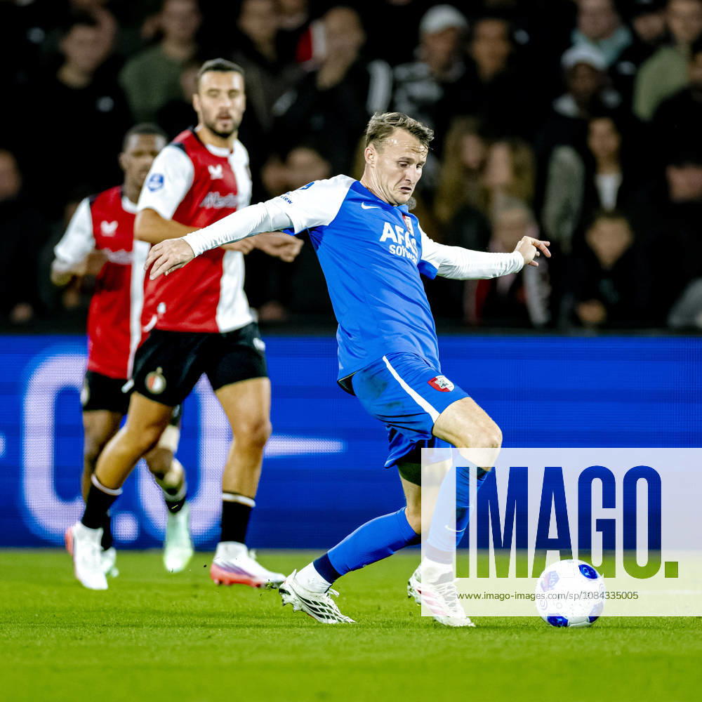 ROTTERDAM - AZ Alkmaar midfielder Peer Koopmeiners during the Vriendenloterij Eredivisie match between Feyenoord and AZ at De Kuip on 10 October 2026 in Rotterdam, Netherlands. (Photo by DeFodi Images) -