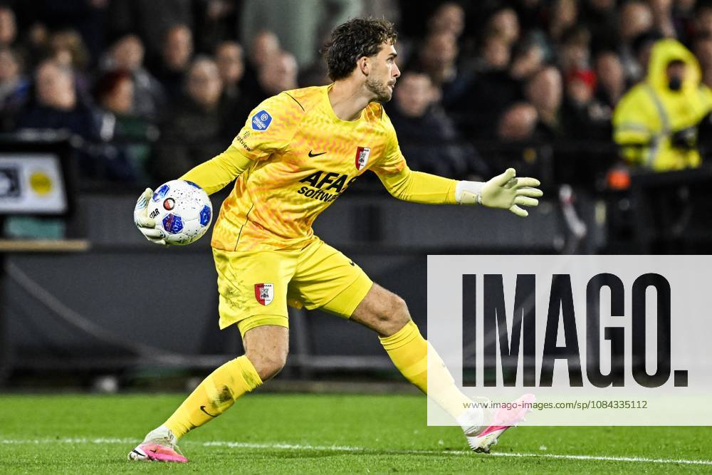 ROTTERDAM - AZ Alkmaar goalkeeper Jari de Busser during the Dutch Eredivisie match between Feyenoord and AZ Alkmaar at Feyenoord Stadium De Kuip on October 10, 2026 in Rotterdam, the Netherlands. OLAF KRAAK ANP Eredivisie 2026 27 ANPxSportx IVx 572045385 originalFilename: 572045385