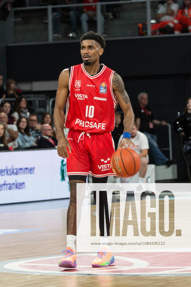 Bamberg, Deutschland 10. Oktober 2026: easyCredit BBL - 2026 2027 - 5. Spieltag - BMA365 Bamberg Baskets gegen Syntainics MBC Im Bild: Mylik Wilson (Bamberg) im Spielaufbau Brose Arena Bayern