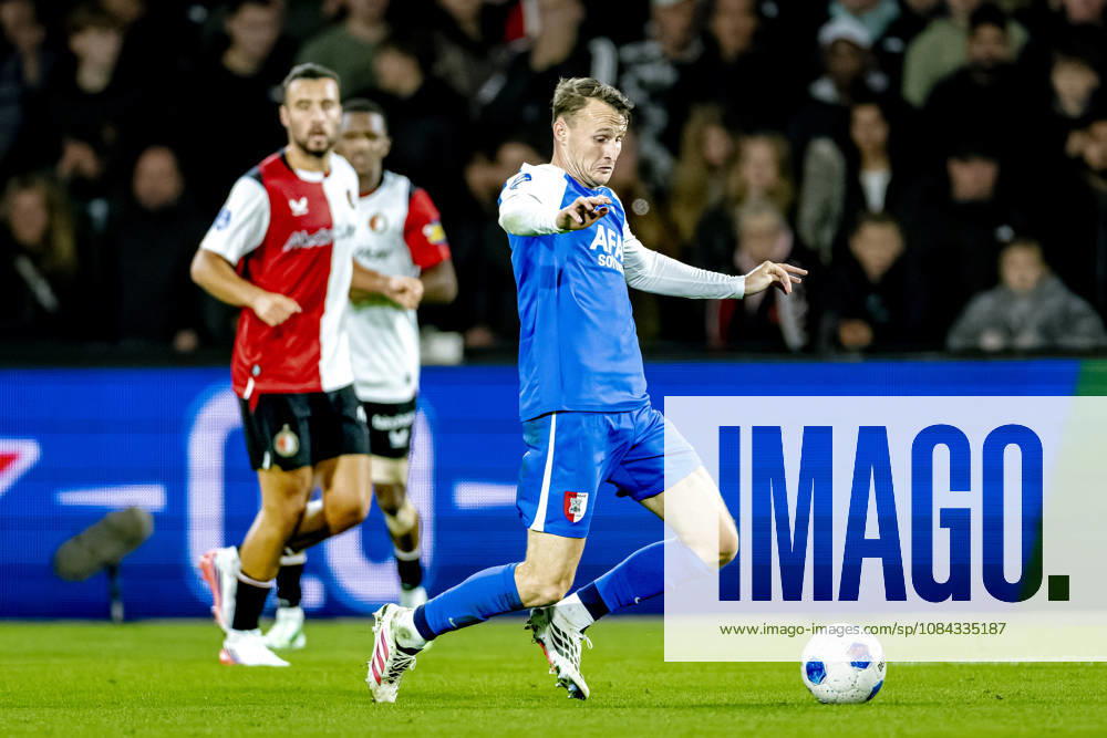 ROTTERDAM - AZ Alkmaar midfielder Peer Koopmeiners during the Vriendenloterij Eredivisie match between Feyenoord and AZ at De Kuip on 10 October 2026 in Rotterdam, Nederland. (Photo by DeFodi Images) -