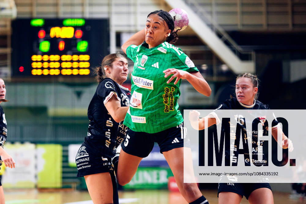 Annika Distel (SG Nuertingen-Zizishausen, 25), NAOMI CONZE (Fuechse Berlin, 05), Maileen Seeger (SG Nuertingen-Zizishausen, 16), GER, 2. Handball - Bundesliga Frauen, Fuechse Berlin vs. SG Nuertingen-Zizishausen, Saison 2026 27, 5. Spieltag, 10.10.2026 GER, 2. Handball - Bundesliga Frauen, Fuechse Berlin vs. SG Nuertingen-Zizishausen, Saison 2026 27, 5. Spieltag, 10.10.2026 Berlin