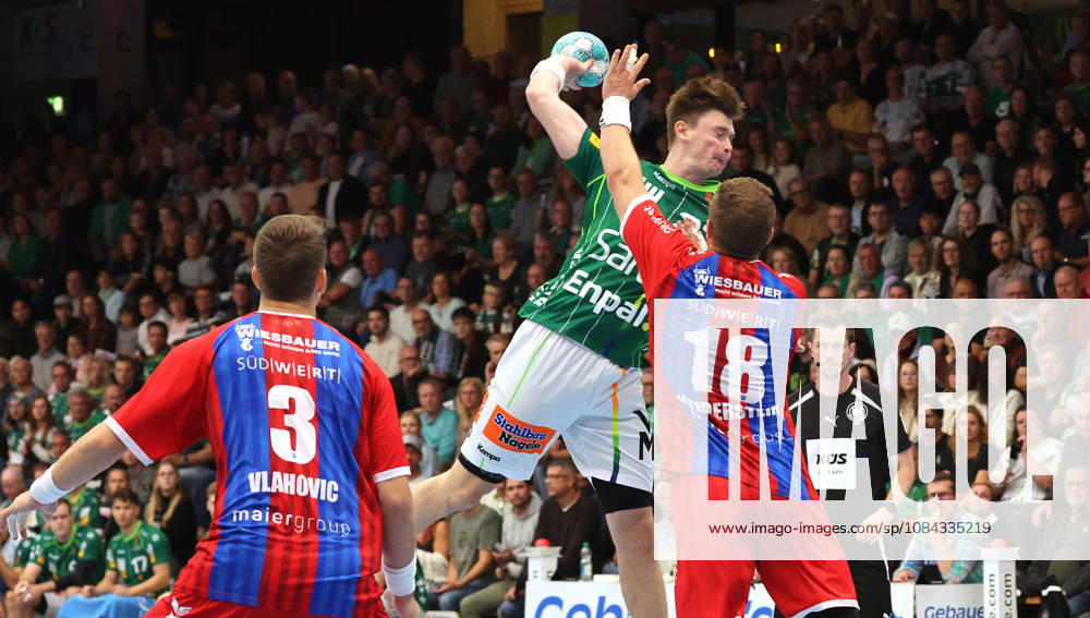 Deutschland, Göppingen, Handball Opel HBL Bundesliga, FRISCH AUF! Göppingen vs. SG BBM Bietigheim, v.l. Oskar Sunnefeldt (FAG), Fabian Wiederstein (BBM)