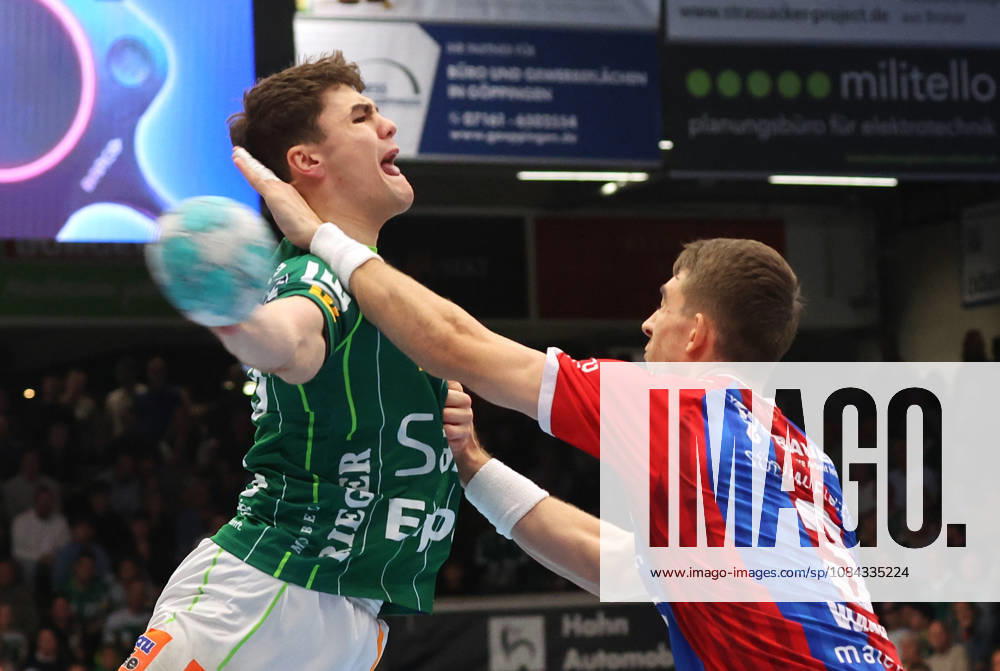 Deutschland, Göppingen, Handball Opel HBL Bundesliga, FRISCH AUF! Göppingen vs. SG BBM Bietigheim, v.l. Elias Newel (FAG), Nikola Vlahovic (BBM)